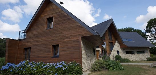 Minco_maison-pierre_façade-bois_bois-alu