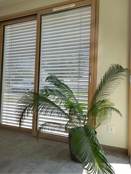 fenetre-BSO-brise-soleil-hybride-minco